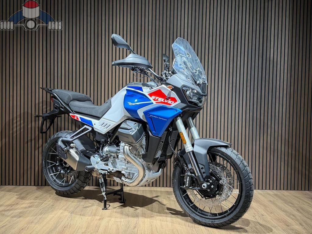 Moto Guzzi Stelvio Duecento Tributo 2026, Motoren, Motoren | Moto Guzzi, 2 cilinders, Motorrijbewijs A, Bedrijf, Onbekend