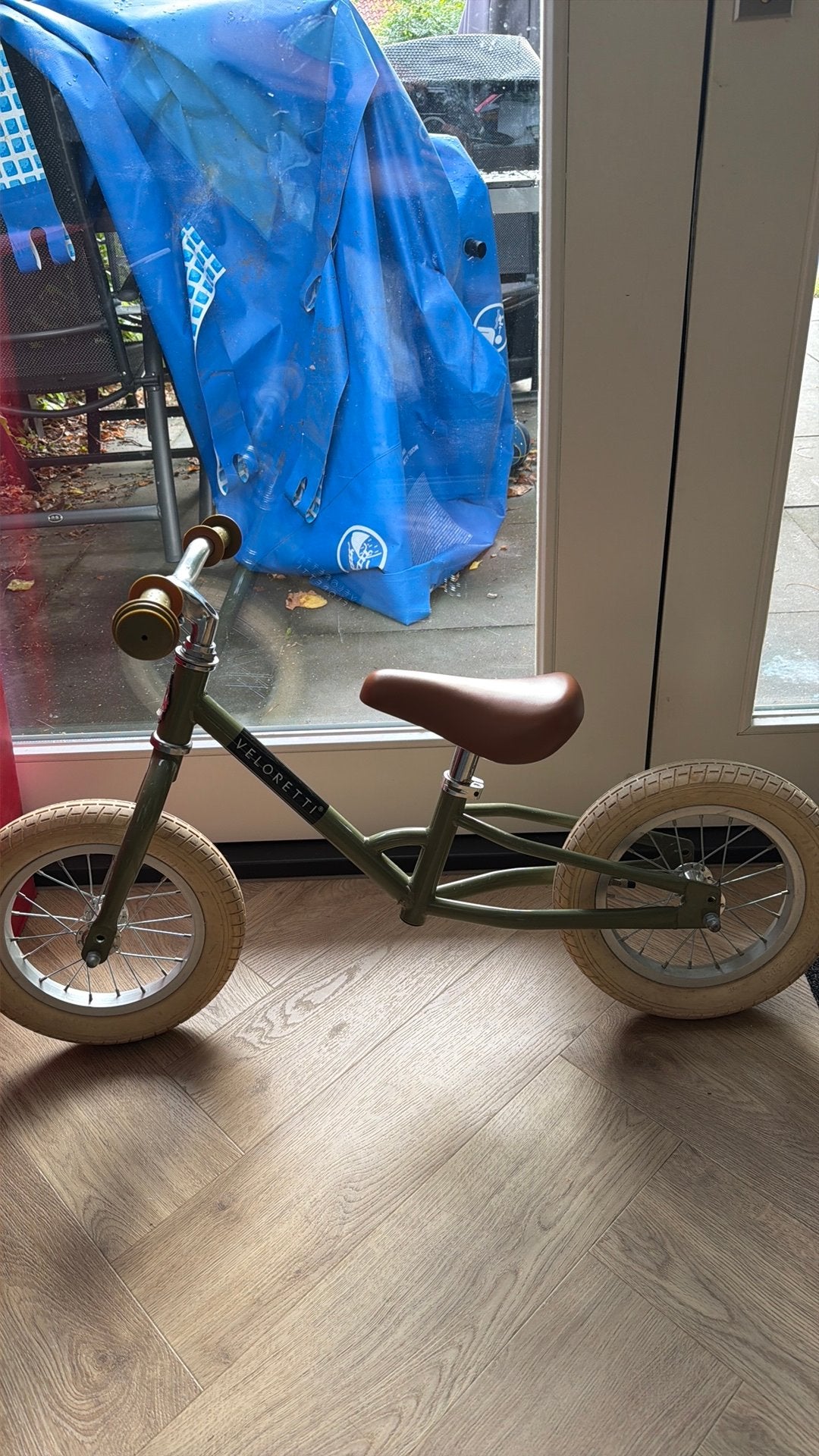 Veloretti loopfiets - Groen met mandje!, Fietsen en Brommers, Fietsen | Kinderfietsjes, Ophalen, Zo goed als nieuw, Minder dan 16 inch