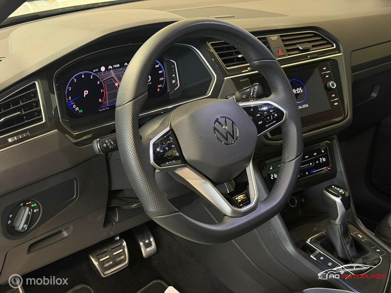 Volkswagen Tiguan 1.5 TSI 3x R-Line Panorama/Black Style/IQ, Auto's, 15 km/l, 1498 cc, Zwart, 4 cilinders