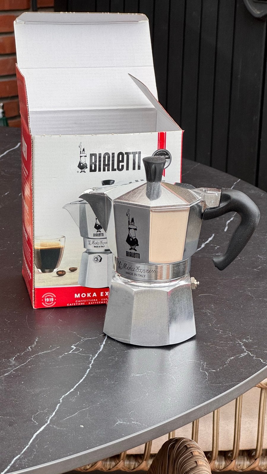 KOOPJE: Bialetti Moka Express - Nieuw in doos!, Espresso apparaat, Nieuw, Gemalen koffie, Ophalen of Verzenden