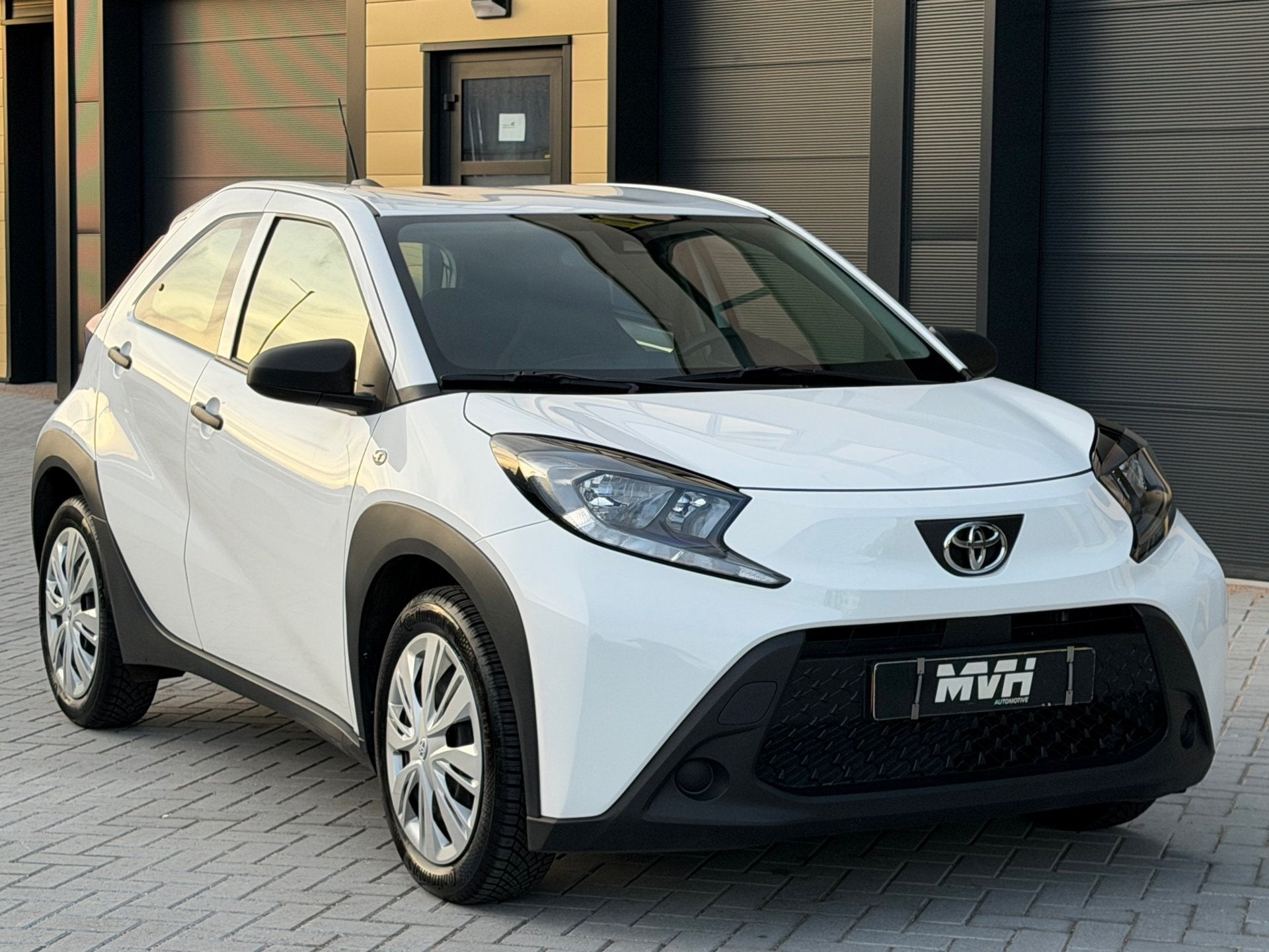 Toyota Aygo X 1.0 VVT-i MT - Airco - 17'' - Navi - 80.000 KM, Stof, 4 stoelen, Origineel Nederlands, Handgeschakeld