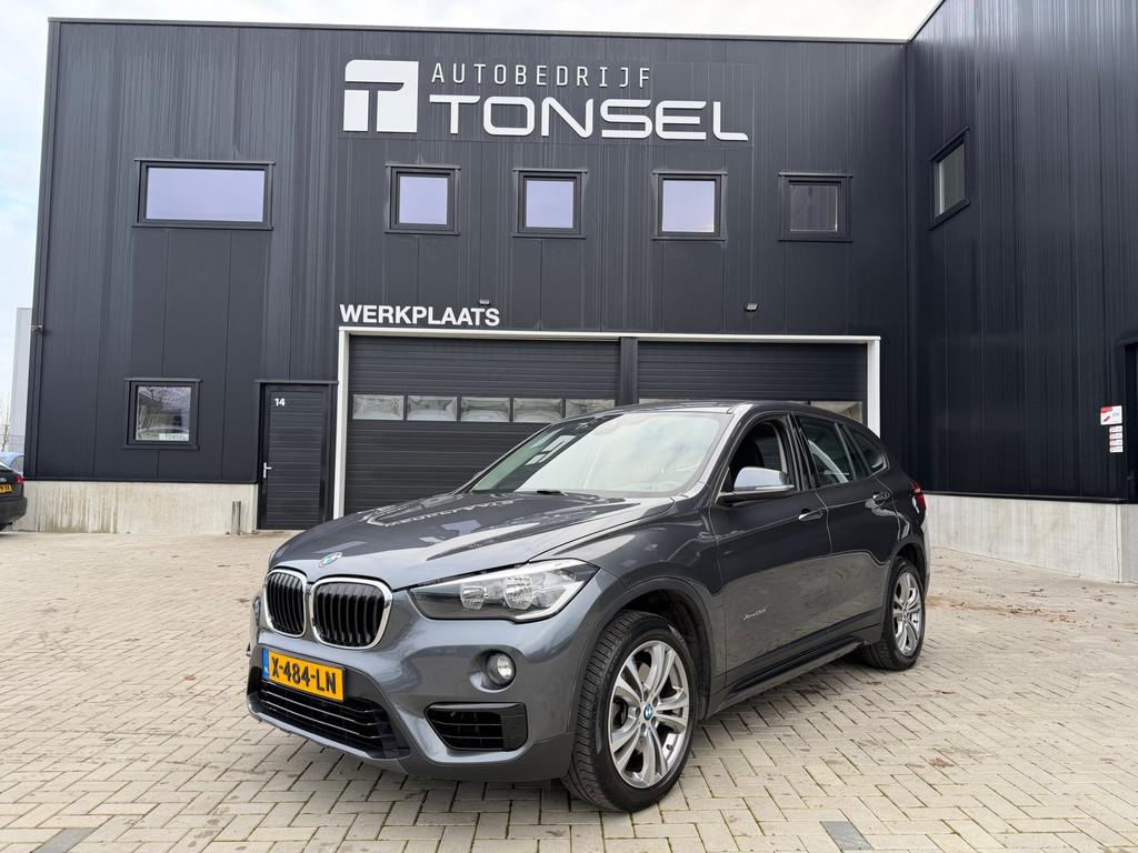 BMW X1 XDrive20i Centennial High Executive / Automaat / Trek, 1998 cc, Stof, Gebruikt, 2000 kg