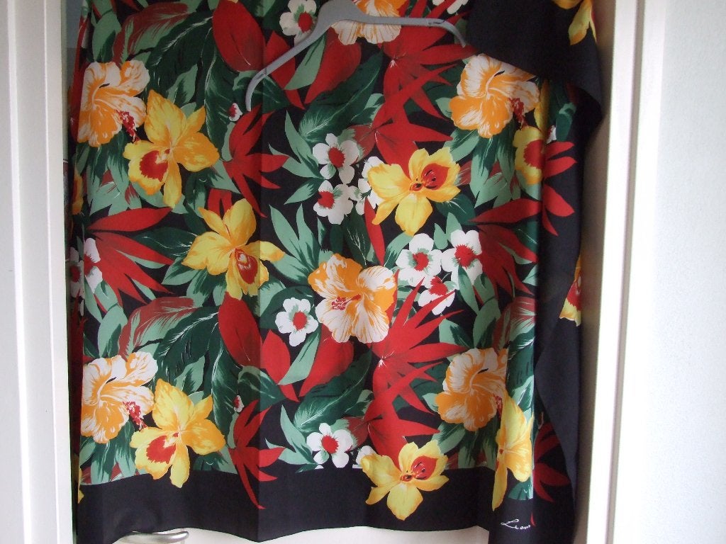Leonardi prachtige grote gebloemde shawl, Kleding | Dames, Ophalen of Verzenden, Zo goed als nieuw, Sjaal, Maat 46/48 (XL) of groter