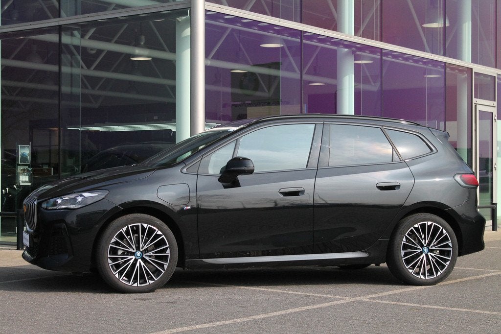 BMW 2 Serie Active Tourer 225e xDrive Automaat / Panoramadak, Auto's, BMW, 1800 kg, Gebruikt, Met garantie (alle), Zwart