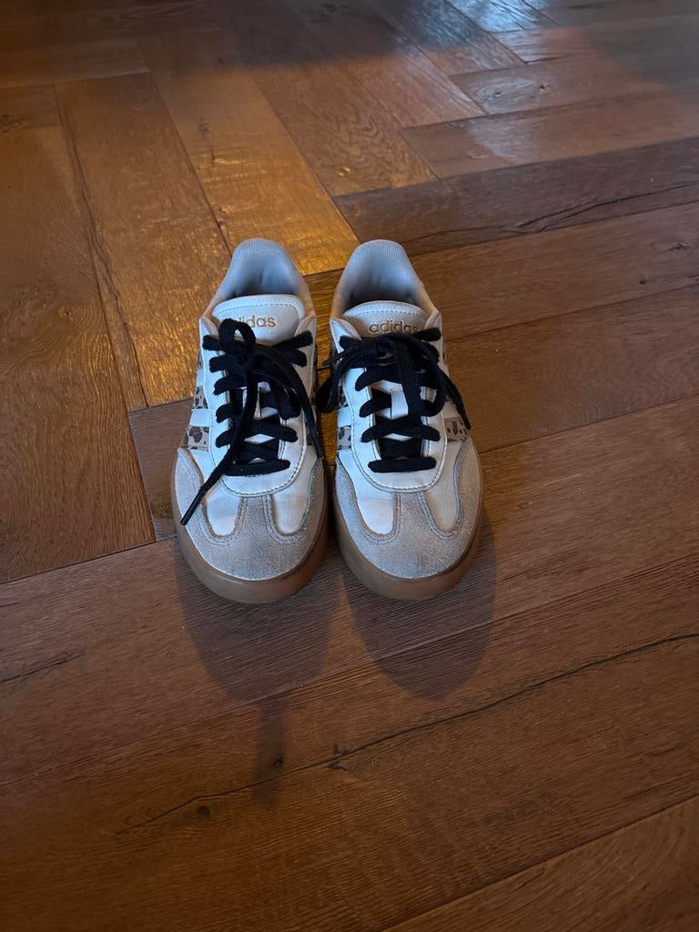 Adidas schoenen maat 37,5 met panterprint, Kleding | Dames, Schoenen, Ophalen of Verzenden, Zo goed als nieuw, Wit, Sneakers of Gympen