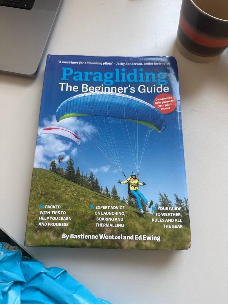 Paragliding: De Beginnersgids - Leer Vliegen!, Boeken, Ophalen of Verzenden, Gelezen, Overige sporten