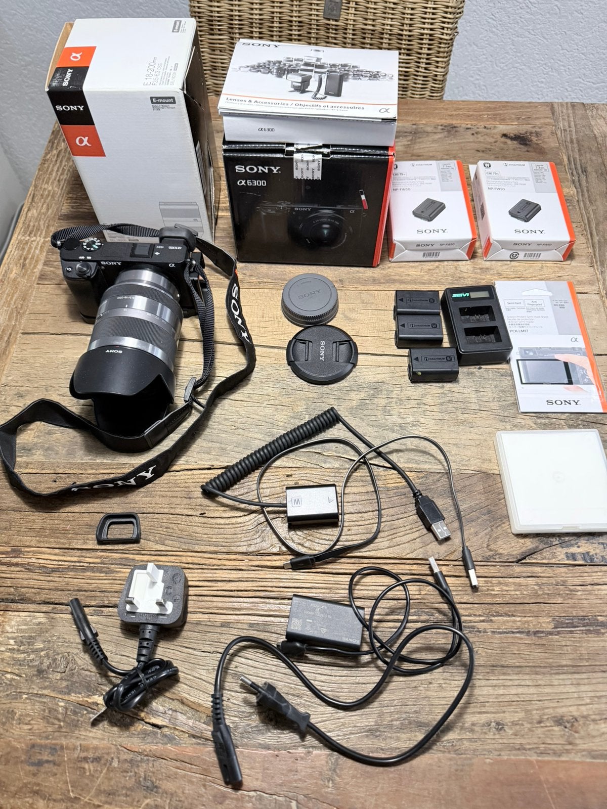 Sony ILCE-6300, 18-200 zoomlens, 4 accu's en toebehoren, Audio, Tv en Foto, Fotocamera's Digitaal, Ophalen, Zo goed als nieuw