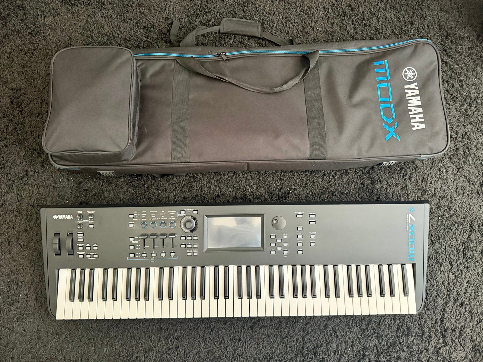 Yamaha MODX7+ Synthesizer met bijbehorende tas, Ophalen, Yamaha, Zo goed als nieuw, Aanslaggevoelig