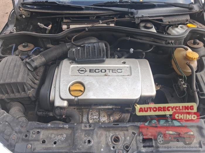 Motor van een Opel Corsa, Ophalen, Gebruikt, -, -