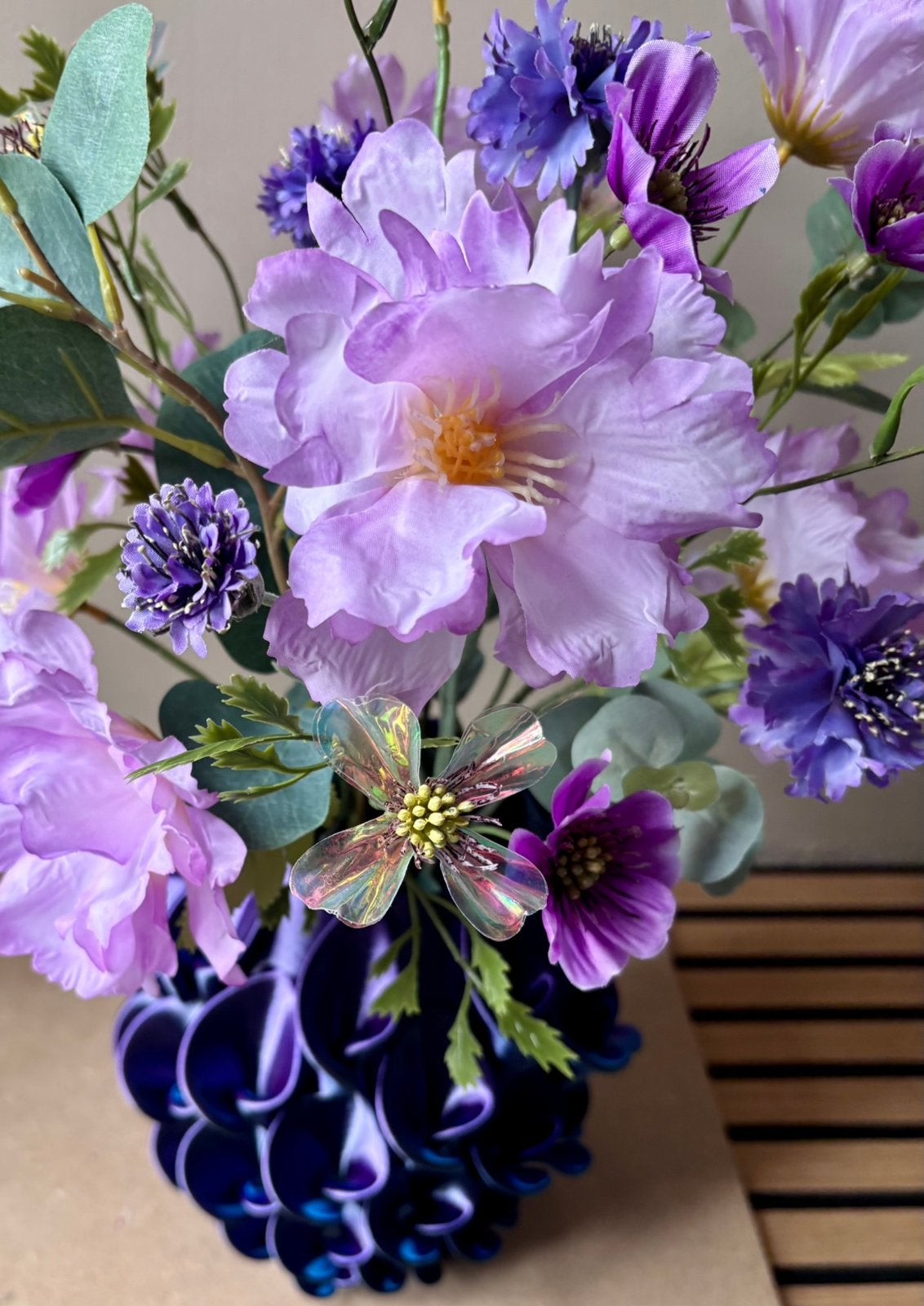 Actie! Compleet bloemen boeket  + 3D Design Vaas - 3 kleurig, Inclusief kunstbloemen, 55 cm, Www.discountfashioncorner.nl, Ophalen of Verzenden