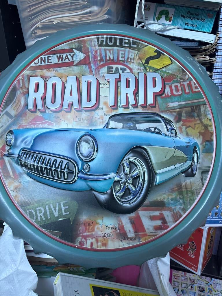 Wanddecoratie bierdop 'Road Trip' met klassieke auto, Metaal, Ophalen of Verzenden, Met ophangsysteem, Meerkleurig