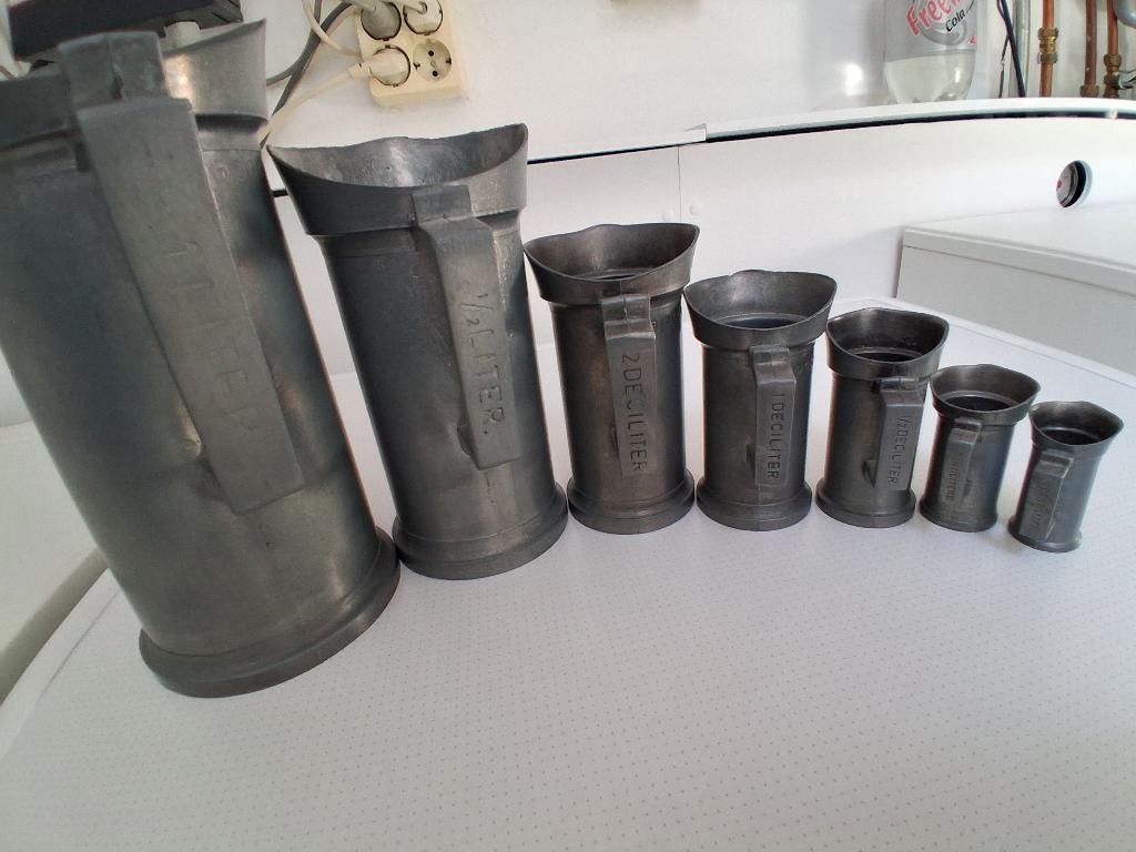Prachtige set antieke tinnen maatbekers, Antiek en Kunst, Antiek | Tin, Ophalen of Verzenden
