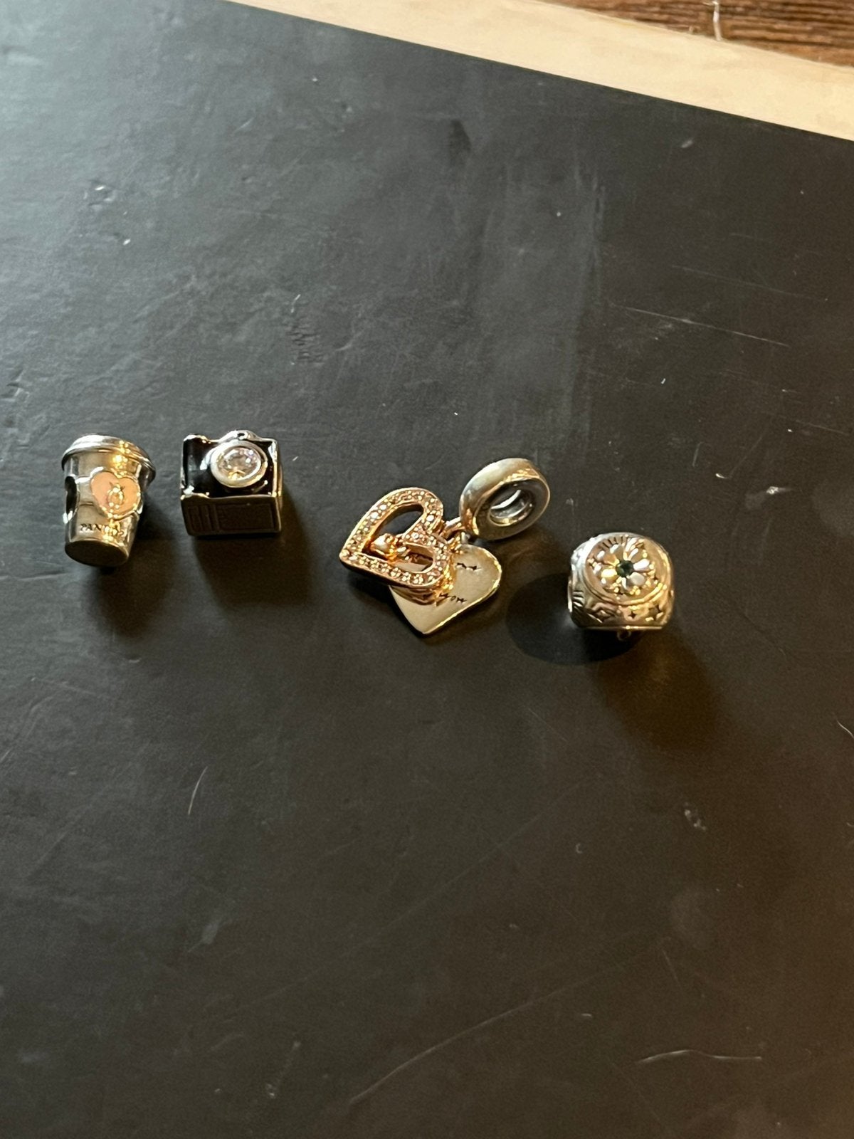 Pandora unieke bedels., Pandora, Ophalen of Verzenden, Zo goed als nieuw, 4 bedels of meer