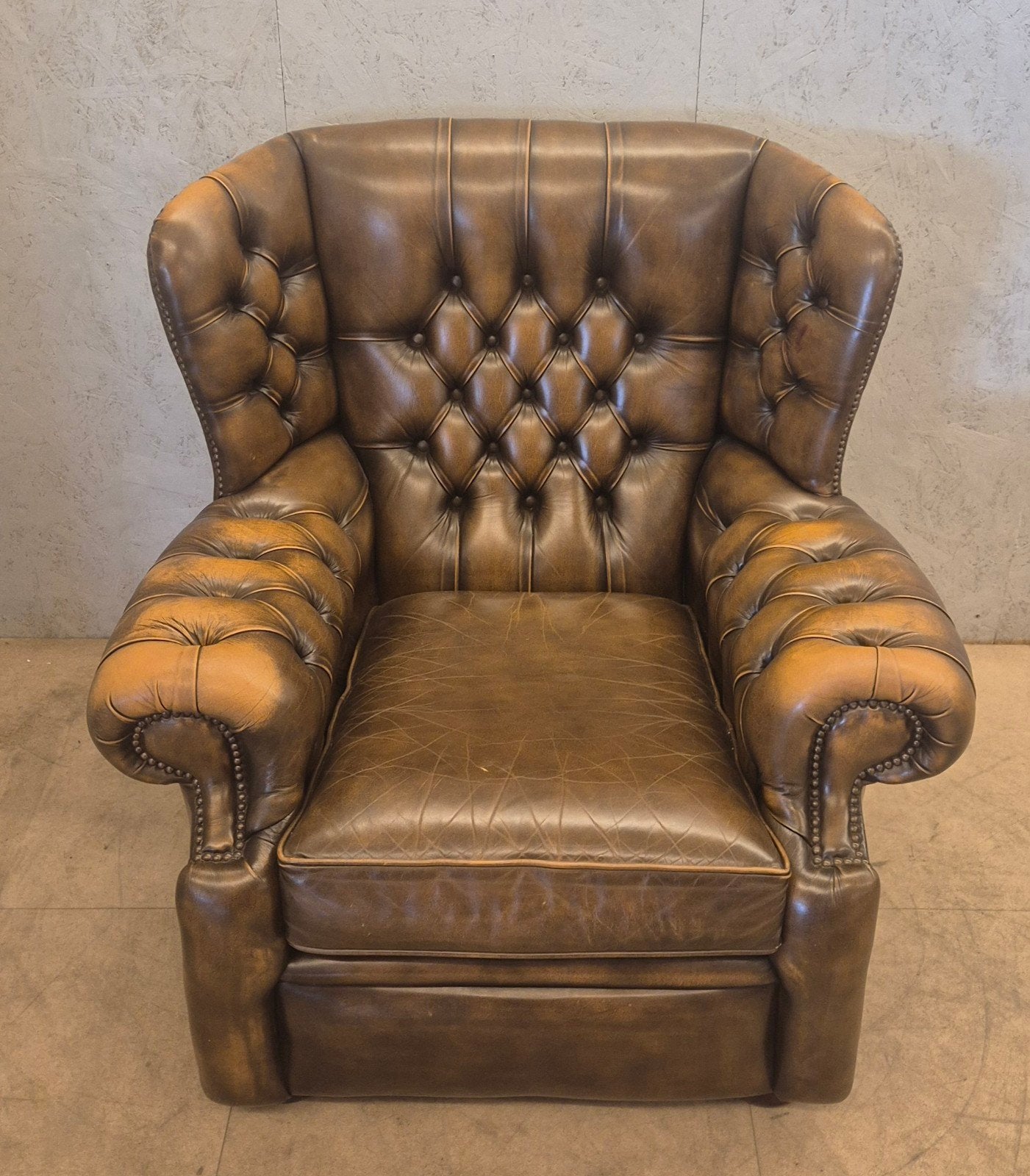 Originele Engelse Chesterfield oorfauteuil van SalvaleDesign, Huis en Inrichting, Fauteuils, Ophalen, Gebruikt, Chesterfield, 75 tot 100 cm