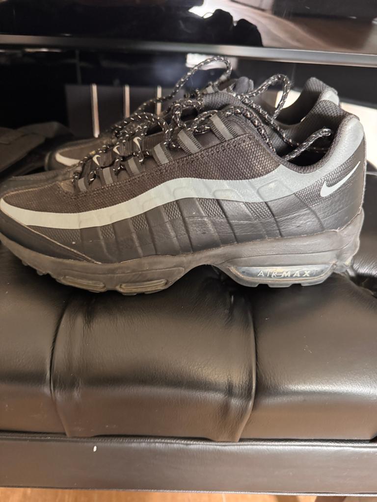 Nike Air Max 95 Sneakers - Maat 40, Ophalen of Verzenden, Zo goed als nieuw, Zwart, Sneakers of Gympen