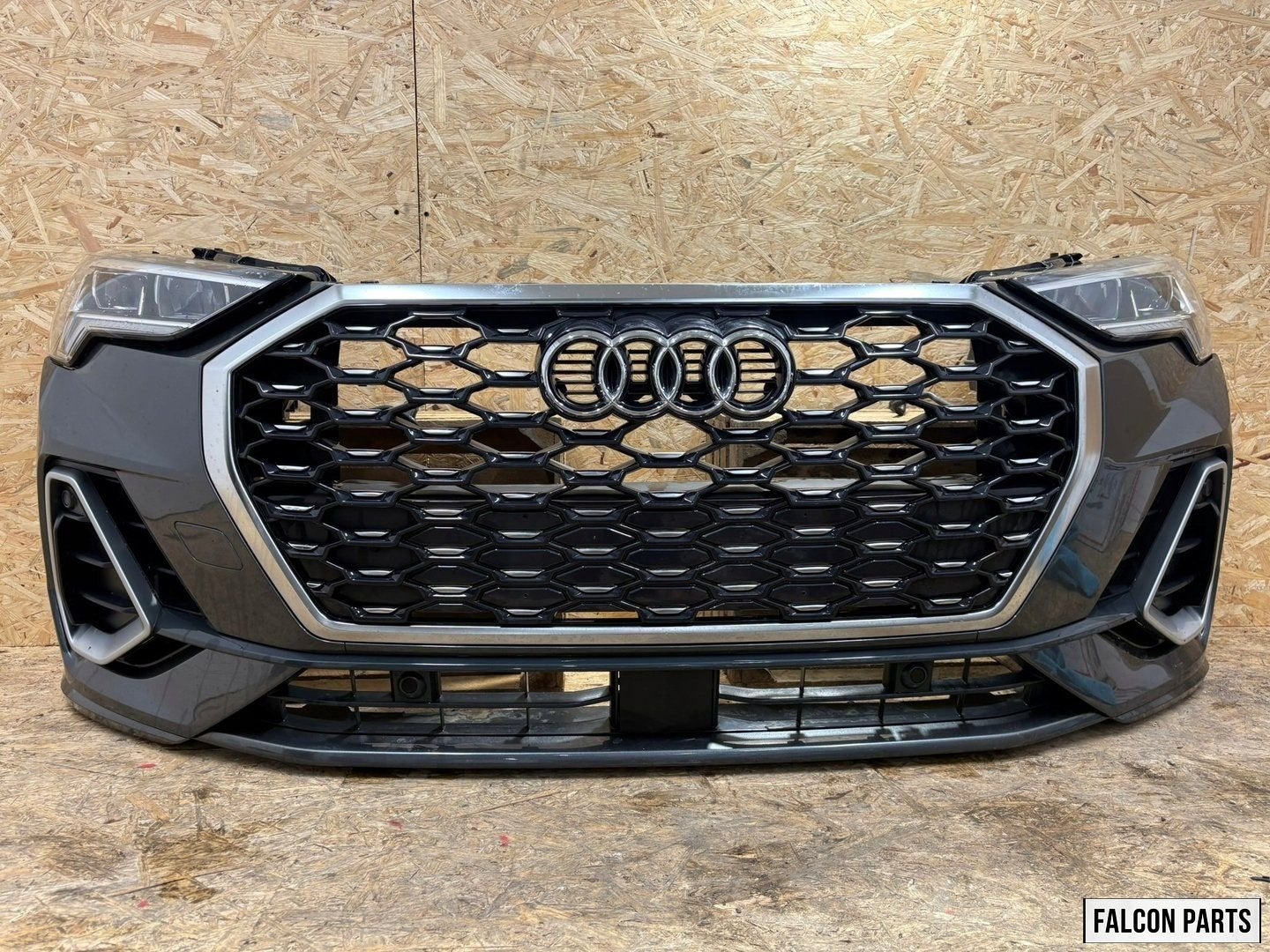 AUDI Q3 S-LINE HYBRID COMPLETE FRONT MET RADIATEUREN LAMPEN, Gebruikt, -, -, Bumper