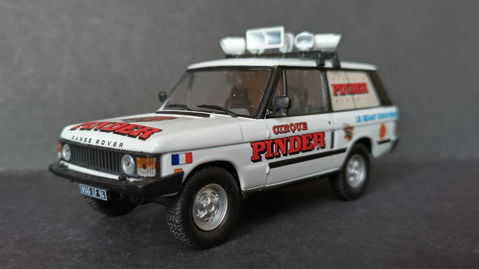 Range Rover Mk1 Circus Pinder Jean Richard 1:43 Atlas Pol, Hobby en Vrije tijd, Modelauto's | 1:43, Overige merken, Auto, Verzenden