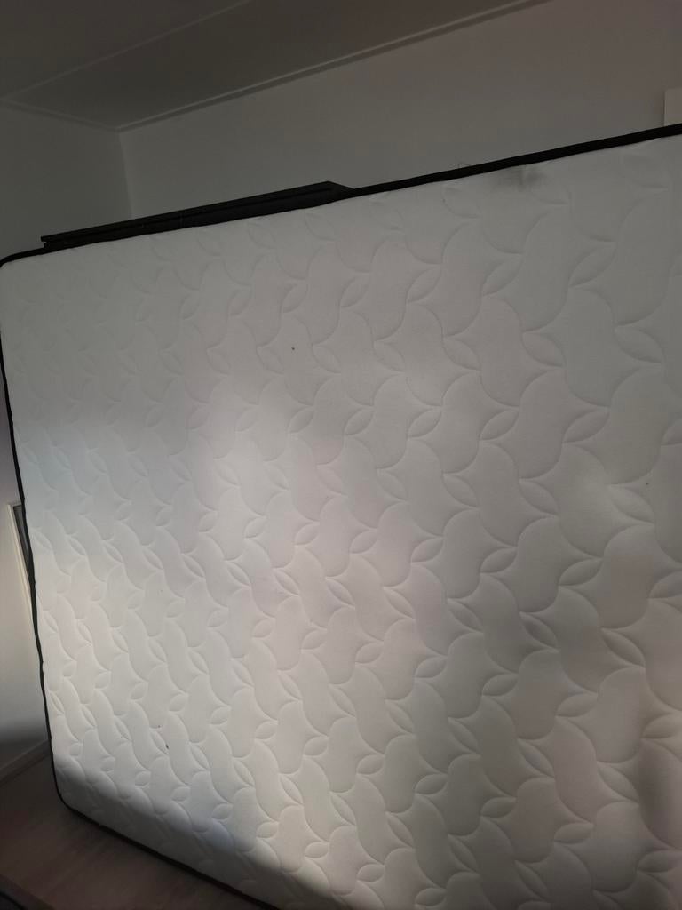 Gratis matras met vlekken - snel ophalen!, Ophalen of Verzenden