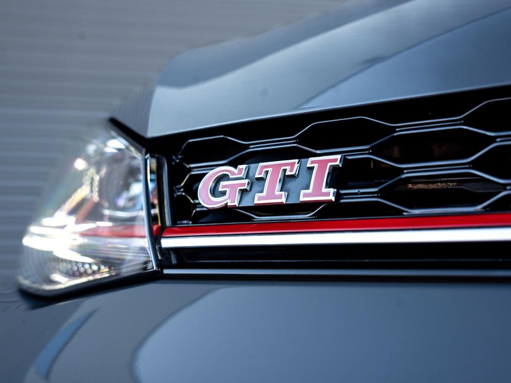 Volkswagen Golf 2.0 TSI GTI TCR Akra Dynaudio Navi Keyless, Gebruikt, Zwart, 1984 cc, Navigatiesysteem