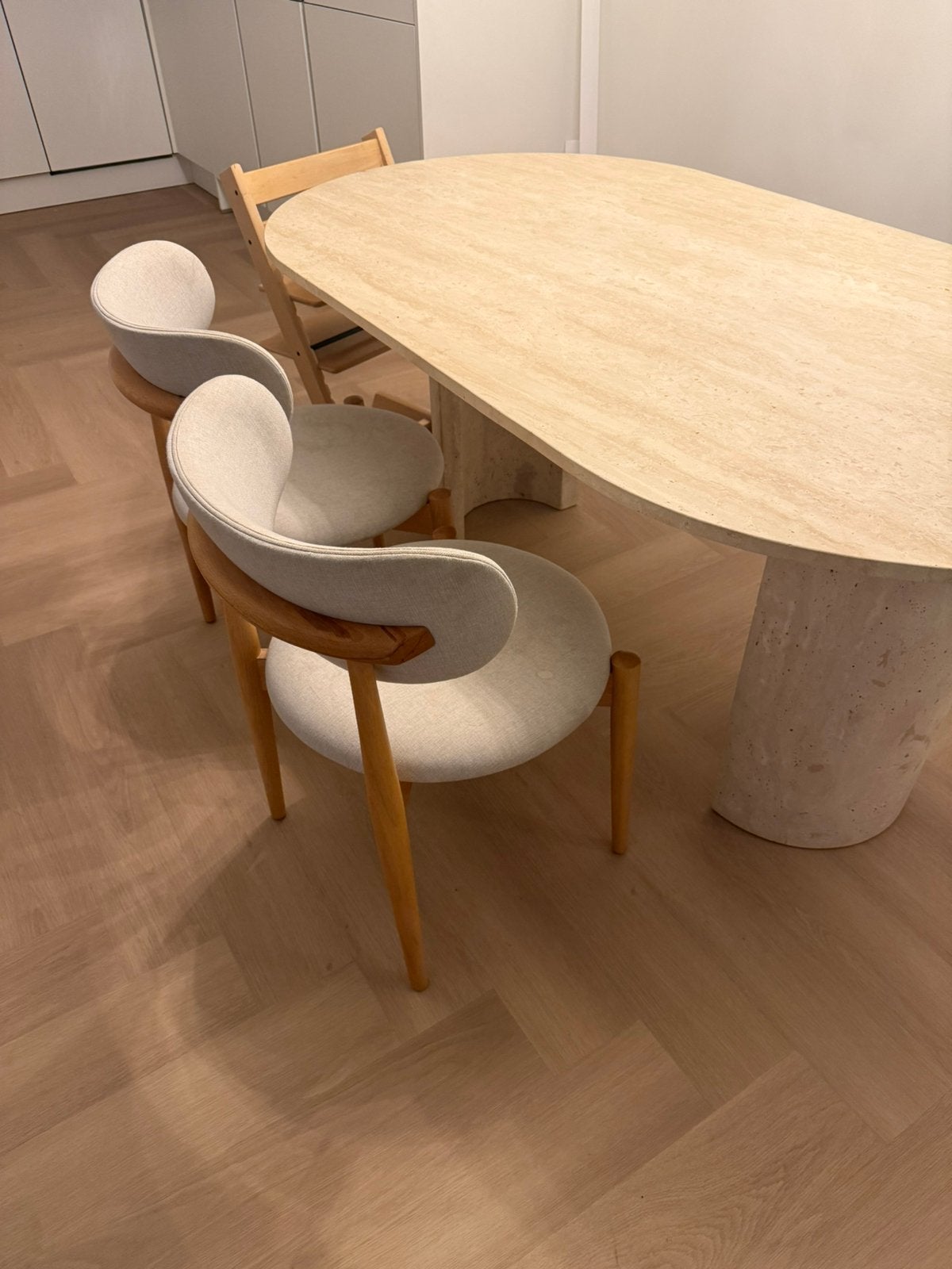 Prachtige Japandi eetkamerstoel beige, Ophalen, Zo goed als nieuw