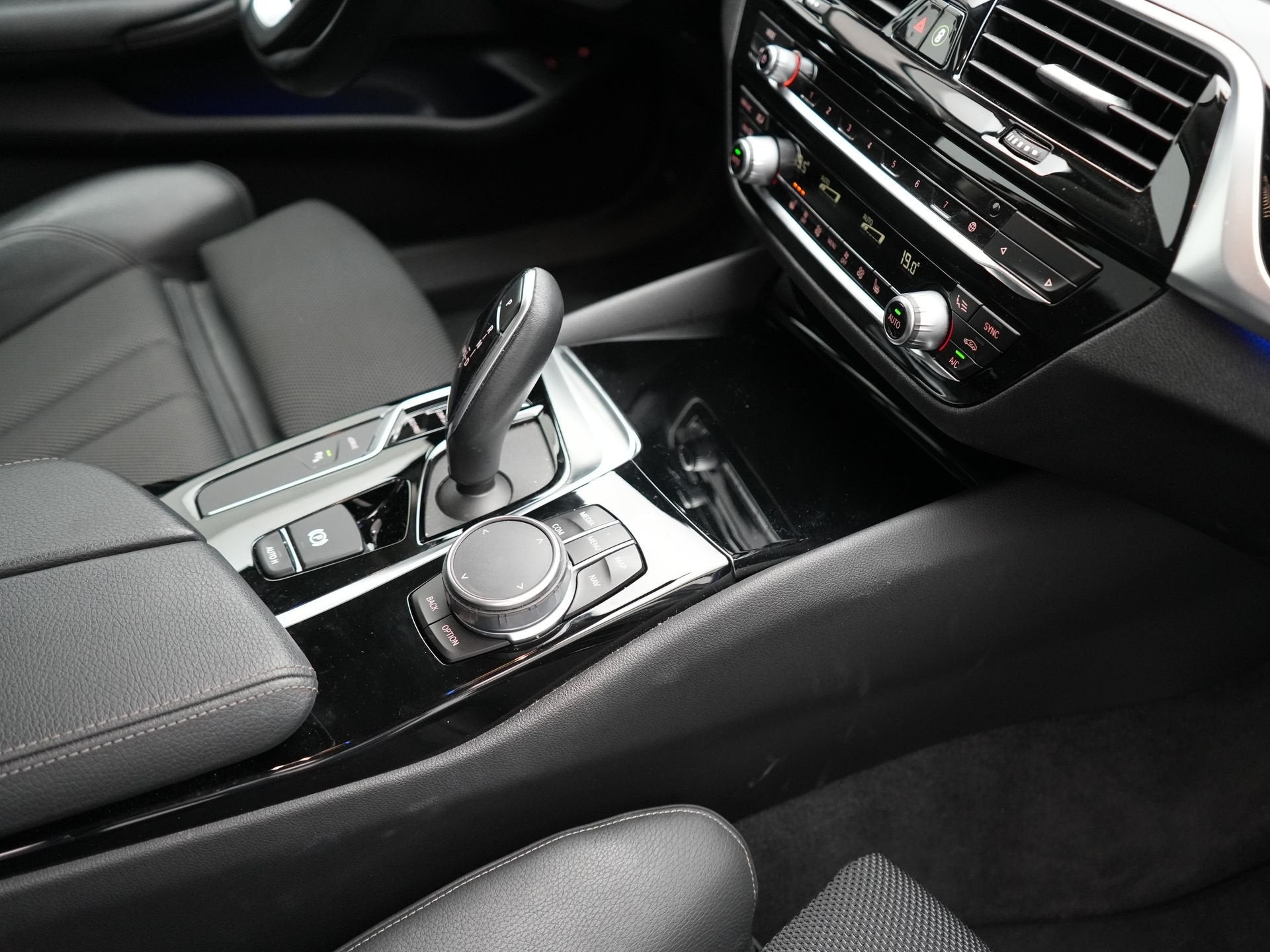 Foto 30 van BMW 5 Serie 530e iPerformance Sportline PHEV 252pk | Adaptiv