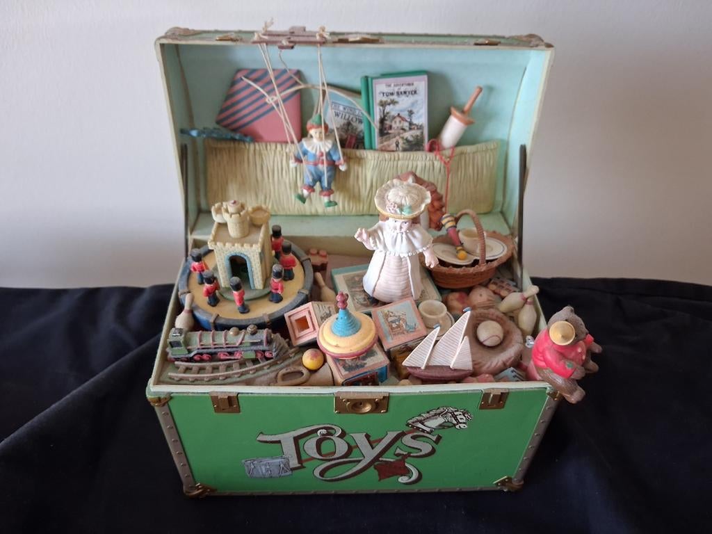 Enesco Speeldoos Jaren '80/'90 - Nostalgische Speelgoedkist, Ophalen of Verzenden