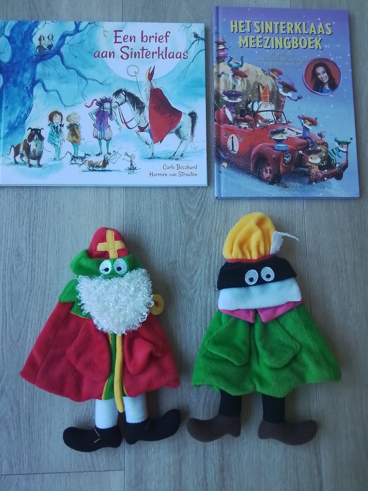 Boekjes en handpoppen van Sinterklaas, Diversen, Sinterklaas, Ophalen of Verzenden, Zo goed als nieuw