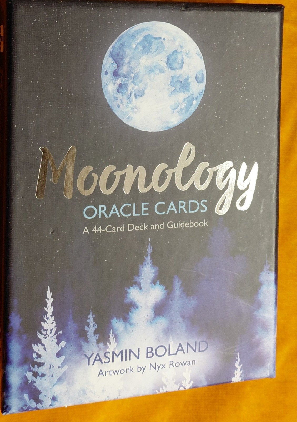 Moonology Oracle Cards - Yasmin Boland (44 kaarten + gids), Boeken, Ophalen of Verzenden, Zo goed als nieuw, Tarot of Kaarten leggen