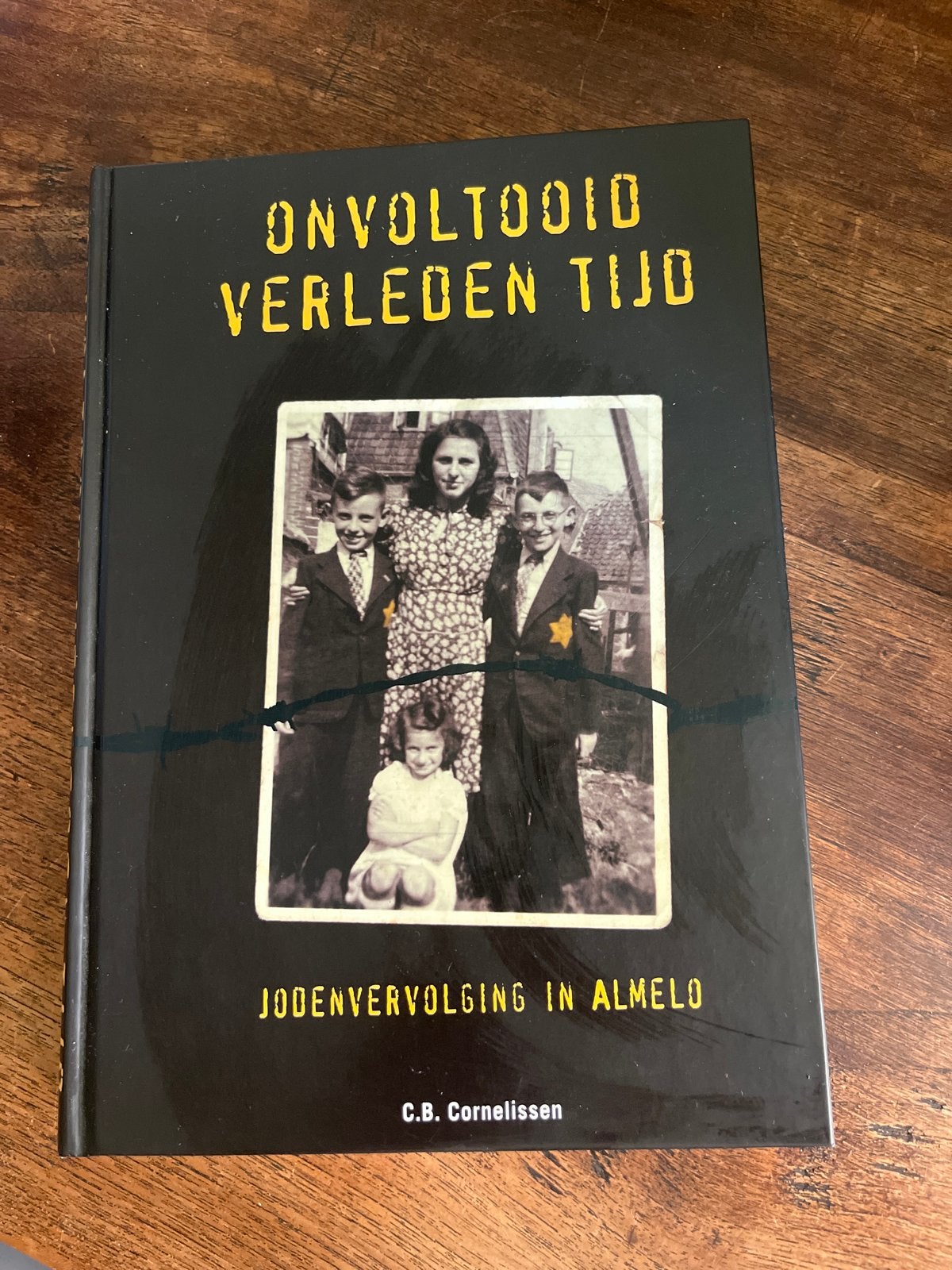 Onvoltooid Verleden Tijd: Jodenvervolging in Almelo, Ophalen of Verzenden, 20e eeuw of later, Zo goed als nieuw