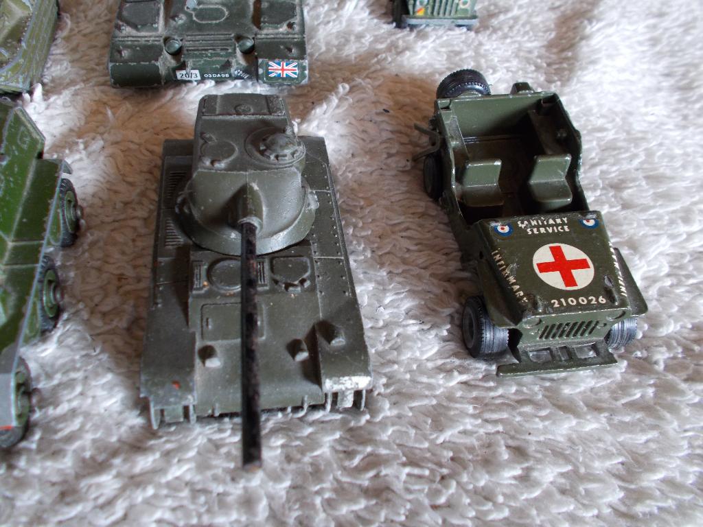 Jr 50/60. KAVEL DINKY TOYS E.A. * 8 X MILITAIR IN 1 KOOP!, Ophalen of Verzenden, Gebruikt, Bus of Vrachtwagen, Dinky Toys