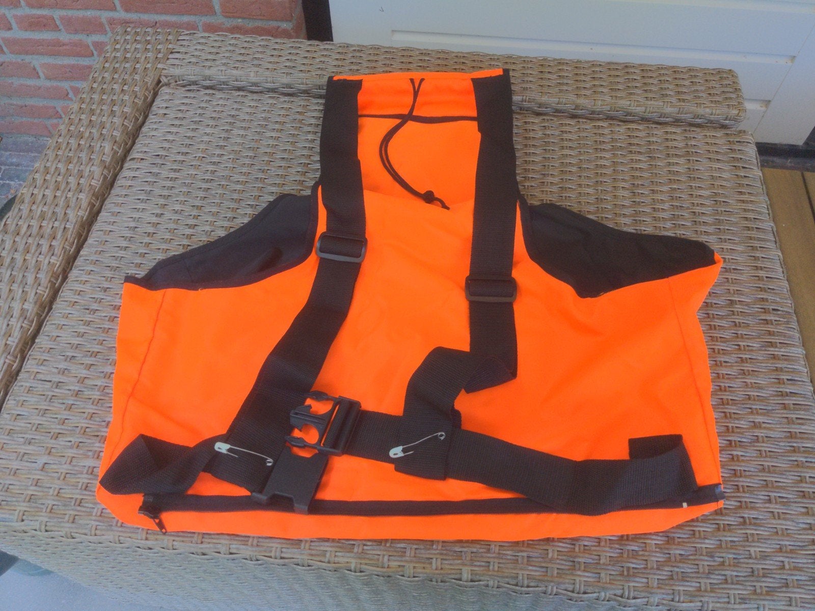 Zelfgemaakt oranje dummyvest met groot vak, Ophalen of Verzenden, Gedragen
