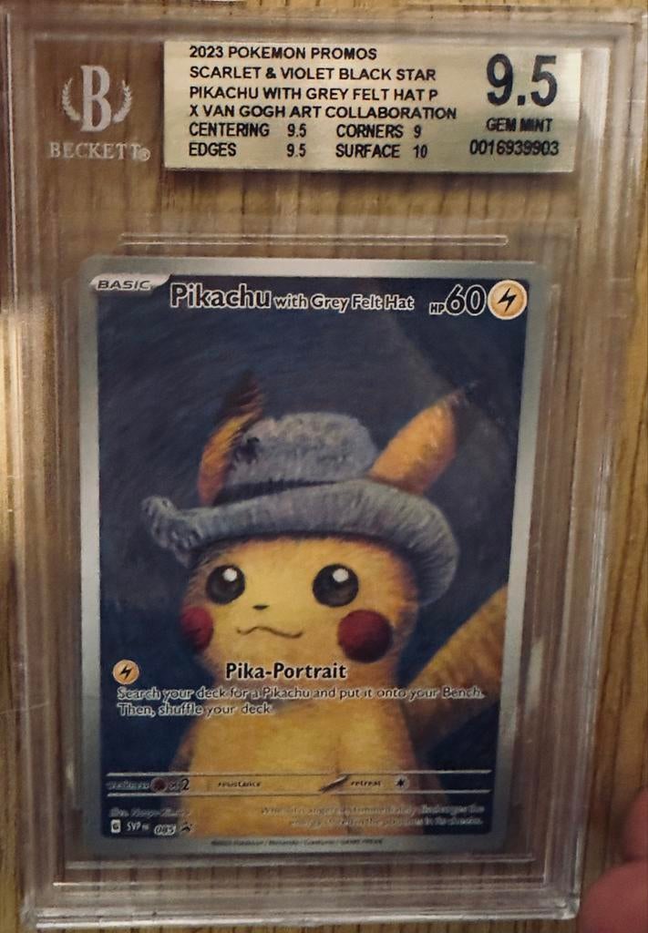 Pikachu met Grijze Vilten Hoed Van Gogh BGS 9.5 Pokémon Kaar, Verzamelen, Speelgoed, Ophalen of Verzenden, Zo goed als nieuw