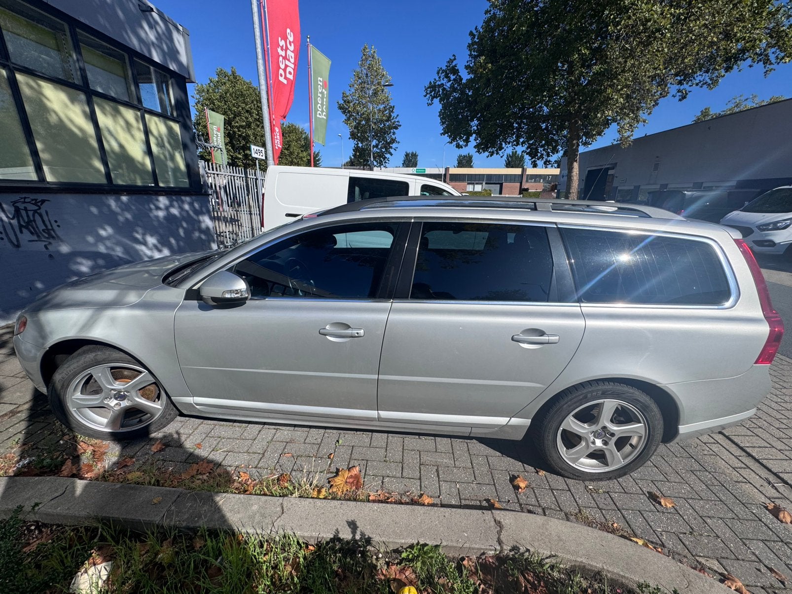 Foto 4 van Volvo V70 2.4 D AUT 2010 Grijs