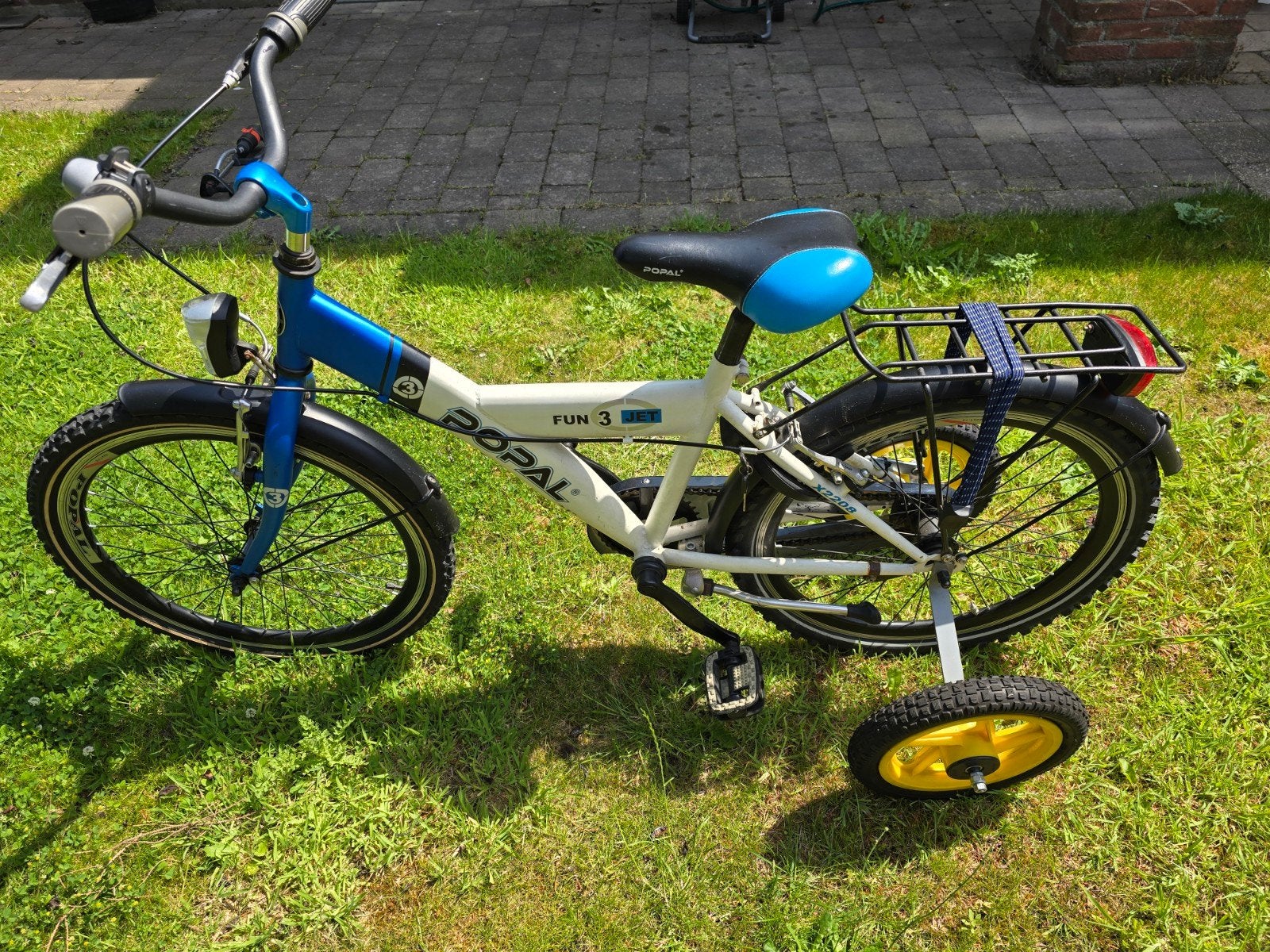 Kinderfiets met extra grote zijwielen., Ophalen