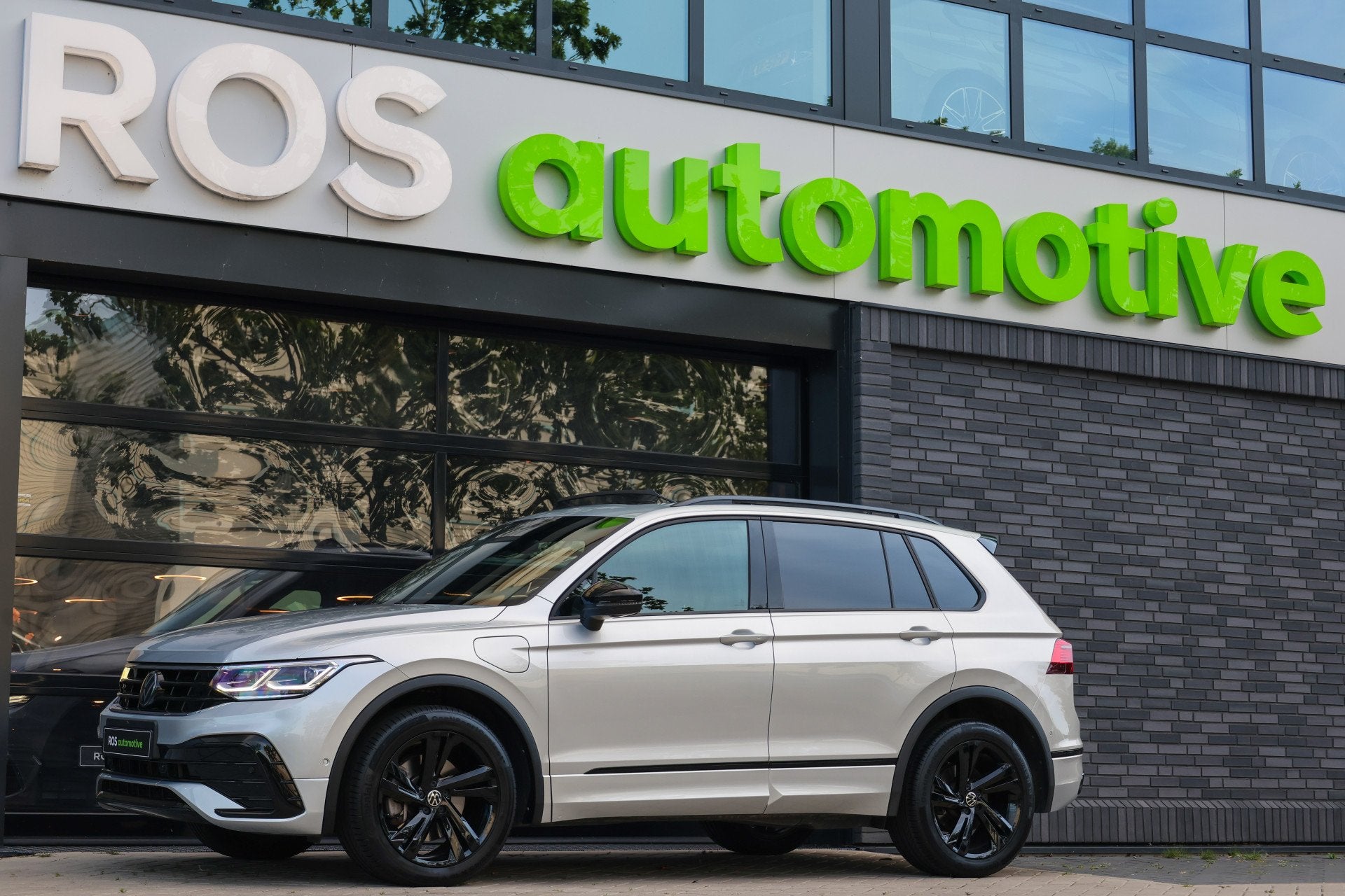 Volkswagen Tiguan 1.4 TSI eHybrid R-Line Business+ | BTW | L, 1716 kg, 4 cilinders, Hybride Elektrisch/Benzine, SUV of Terreinwagen