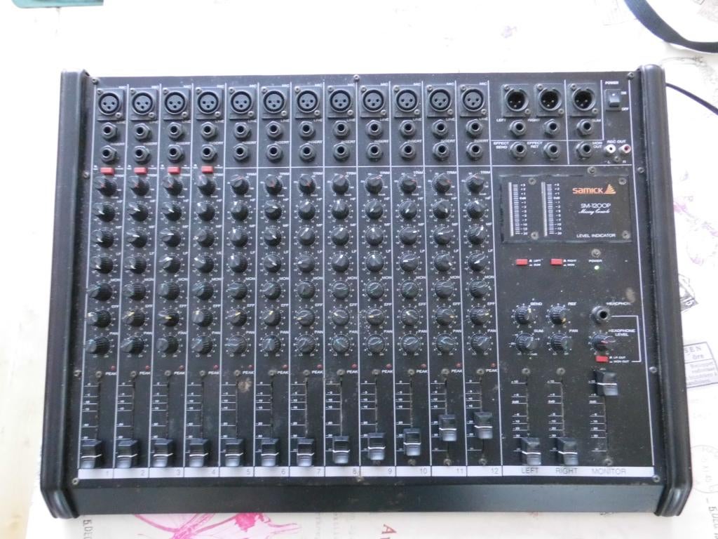 Mengpaneel Samick SM-1200P, Muziek en Instrumenten, Mengpanelen, Ophalen, Gebruikt, 10 tot 20 kanalen, Microfooningang