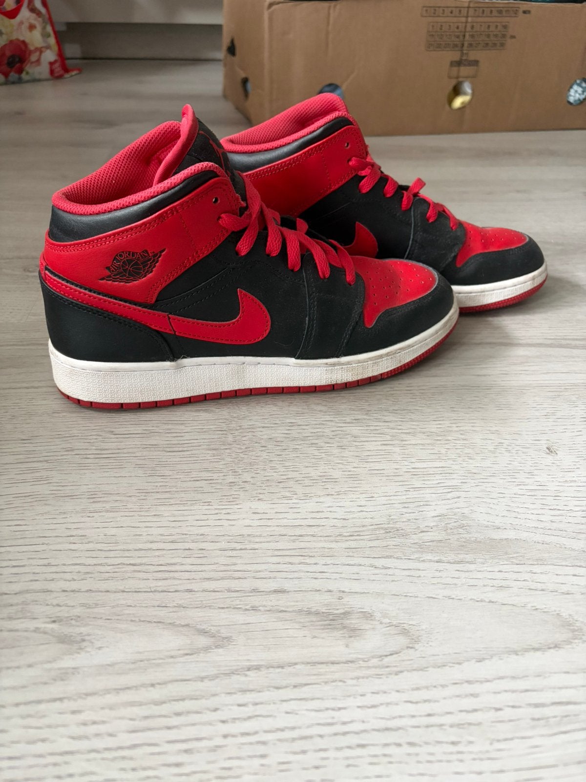Nike jordan schoenen, Kleding | Dames, Schoenen, Ophalen, Rood, Sneakers of Gympen, Zo goed als nieuw