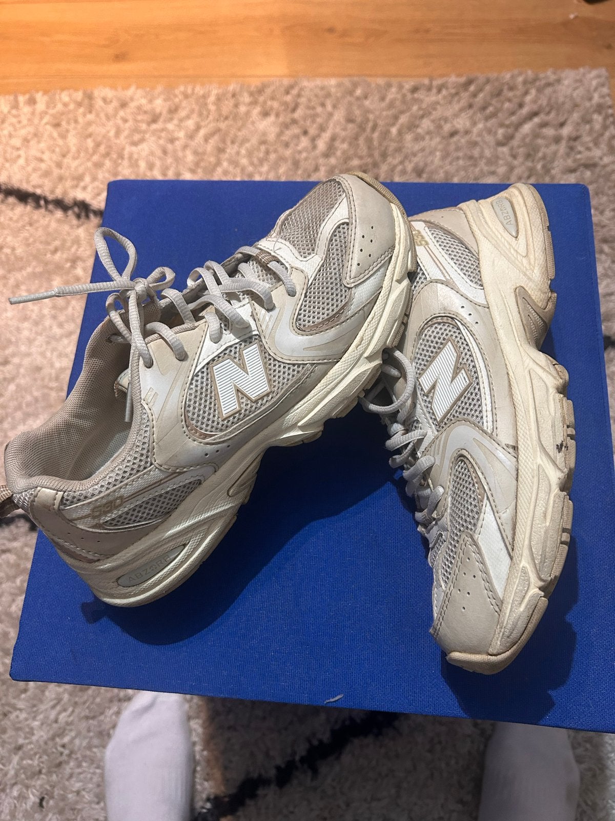 New Balance 530, Kleding | Dames, Schoenen, Beige, Ophalen of Verzenden, Sneakers of Gympen, Gedragen