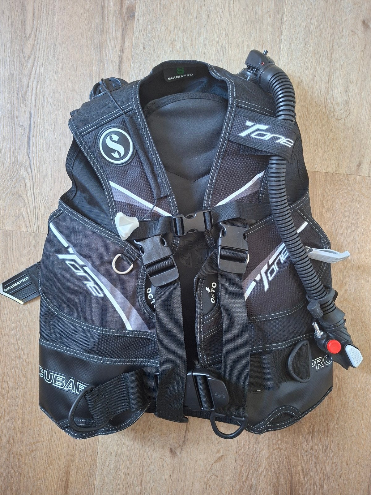 Scubapro T One trimvest Small. z.g.a.n. 3 a 4x gebruikt, Watersport en Boten, Duiken, Ophalen, Zo goed als nieuw