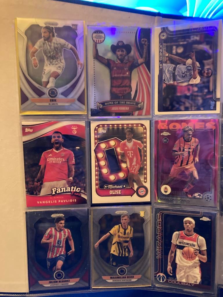 Map met verschillende Topps voetbal kaarten, Ophalen of Verzenden, Gebruikt, Buitenlandse clubs, Spelerskaart