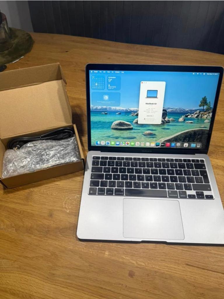 MacBook Air 13 inch 2020 M1 chip, 250GB SSD, 8GB Ram, Ophalen of Verzenden, Zo goed als nieuw