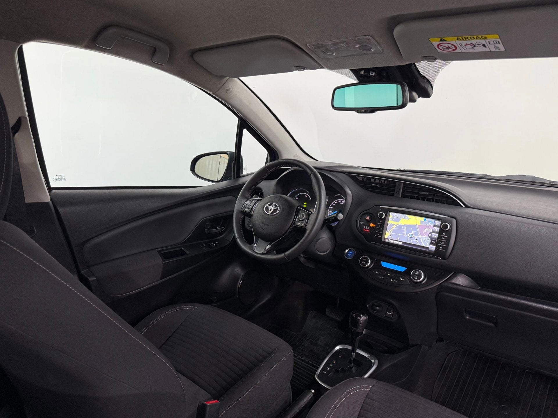 Toyota Yaris 1.5 Hybrid Executive Automaat/Keyless/Navi/Came, Gebruikt, 4 cilinders, Met garantie (alle), Blauw