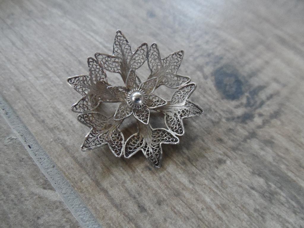 Zilveren broche - filigrain., Antiek en Kunst, Ophalen of Verzenden, Zilver