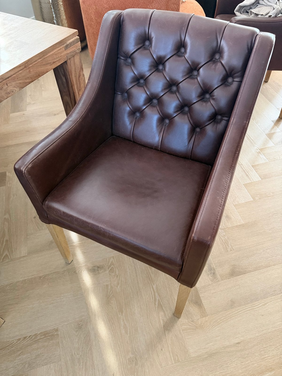 eetkamerstoelen met knopen - Bruin, Huis en Inrichting, Stoelen, Ophalen, Gebruikt, Bruin, Leer