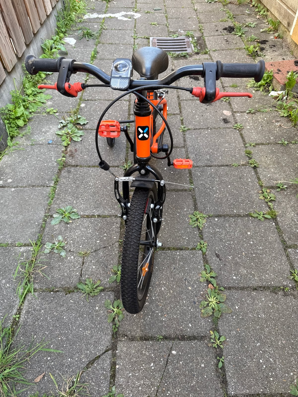 B'Twin Kinderfiets Oranje, Zijwieltjes, 16 tot 20 inch, Velgrem, Ophalen of Verzenden
