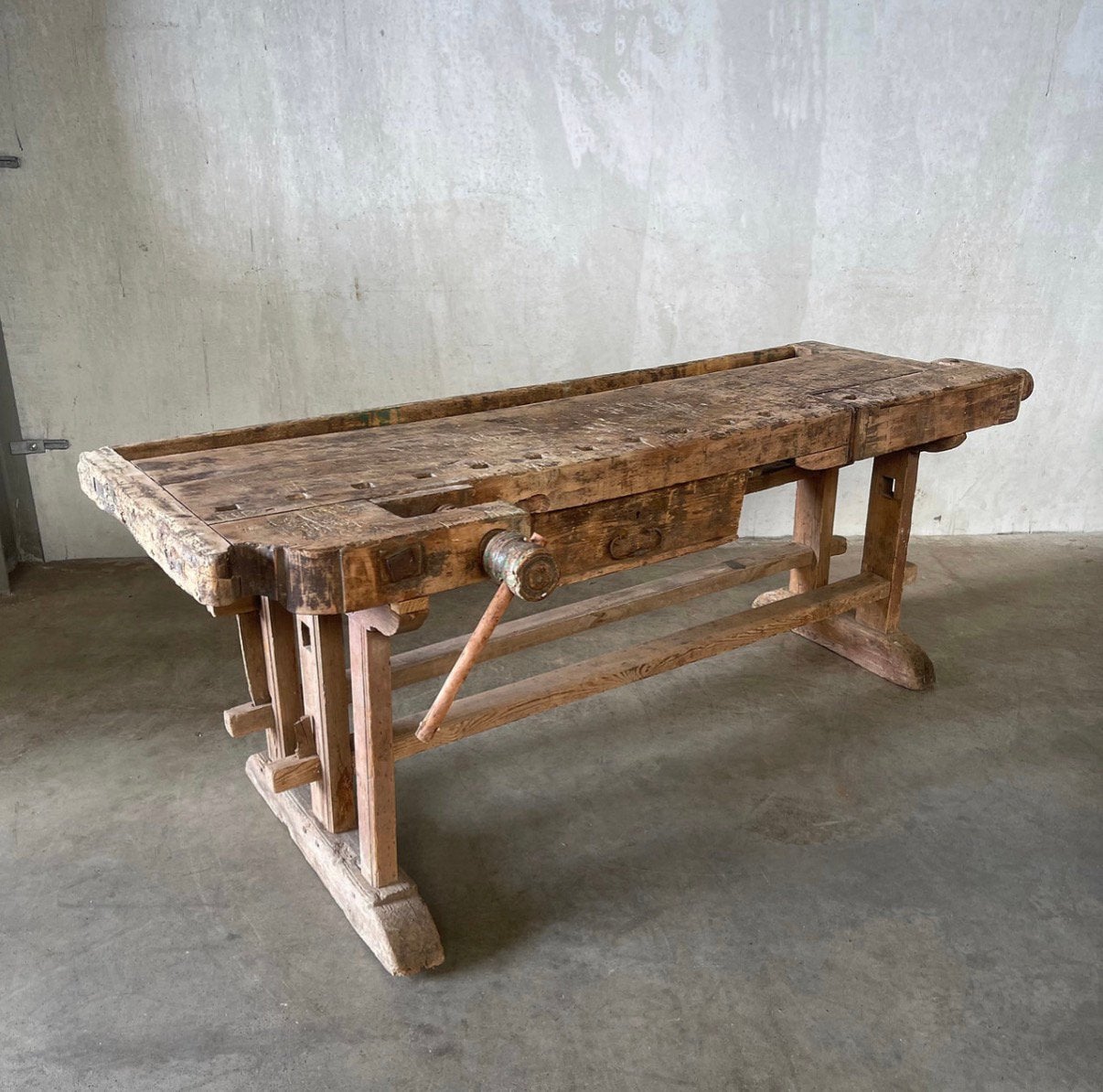 Antieke werkbank, oude timmermanswerkbank, vintage dressoir, Antiek en Kunst, Ophalen