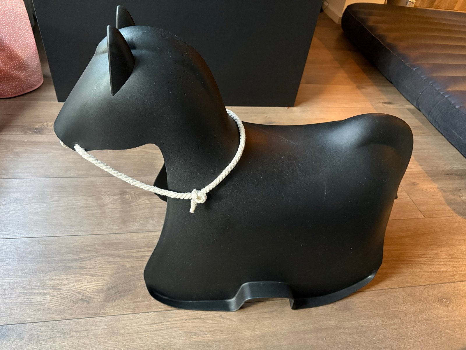 Zwart kunststof hobbelpaard / schommelpaard, Ophalen, Gebruikt, Jongen of Meisje