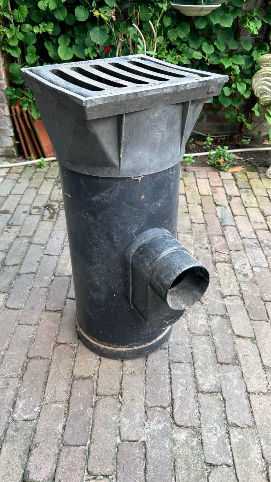 Straatkolk DYKA - Afvoerput voor buiten, Doe-het-zelf en Verbouw, Ophalen, Gebruikt