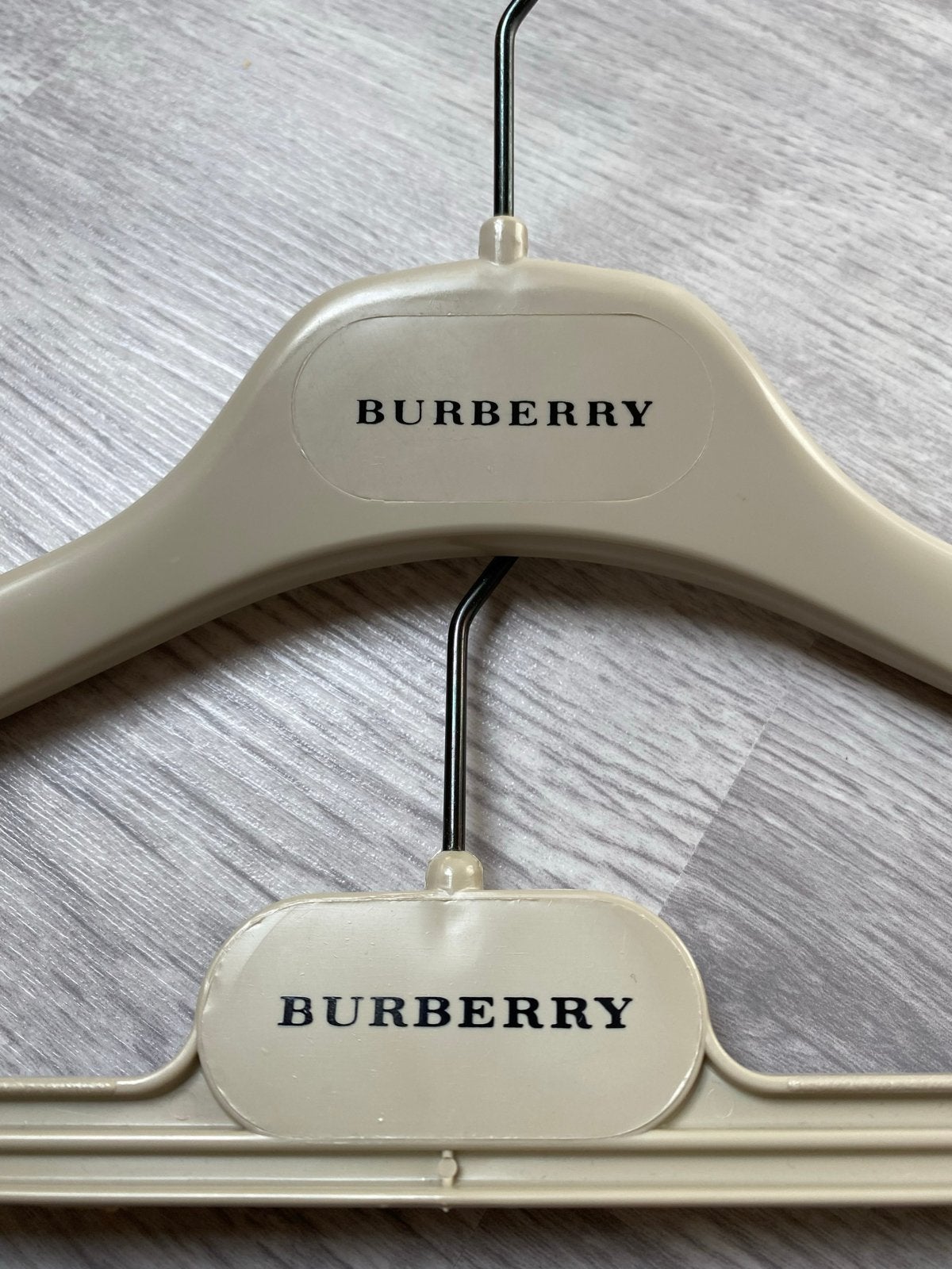 Burberry Kinderkleding Hangers - Set van 2, Ophalen of Verzenden, Zo goed als nieuw, Kunststof, Kinderen