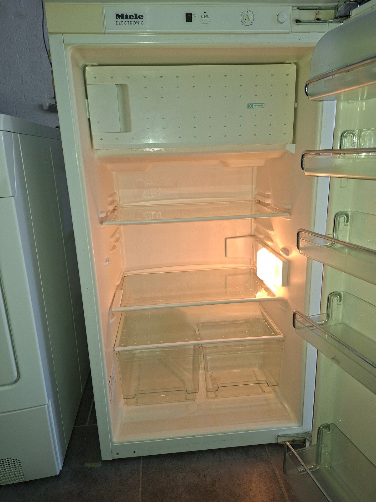 Miele koelkast (inbouw), 150 tot 200 liter, Gebruikt, Energieklasse A of zuiniger, 45 tot 60 cm